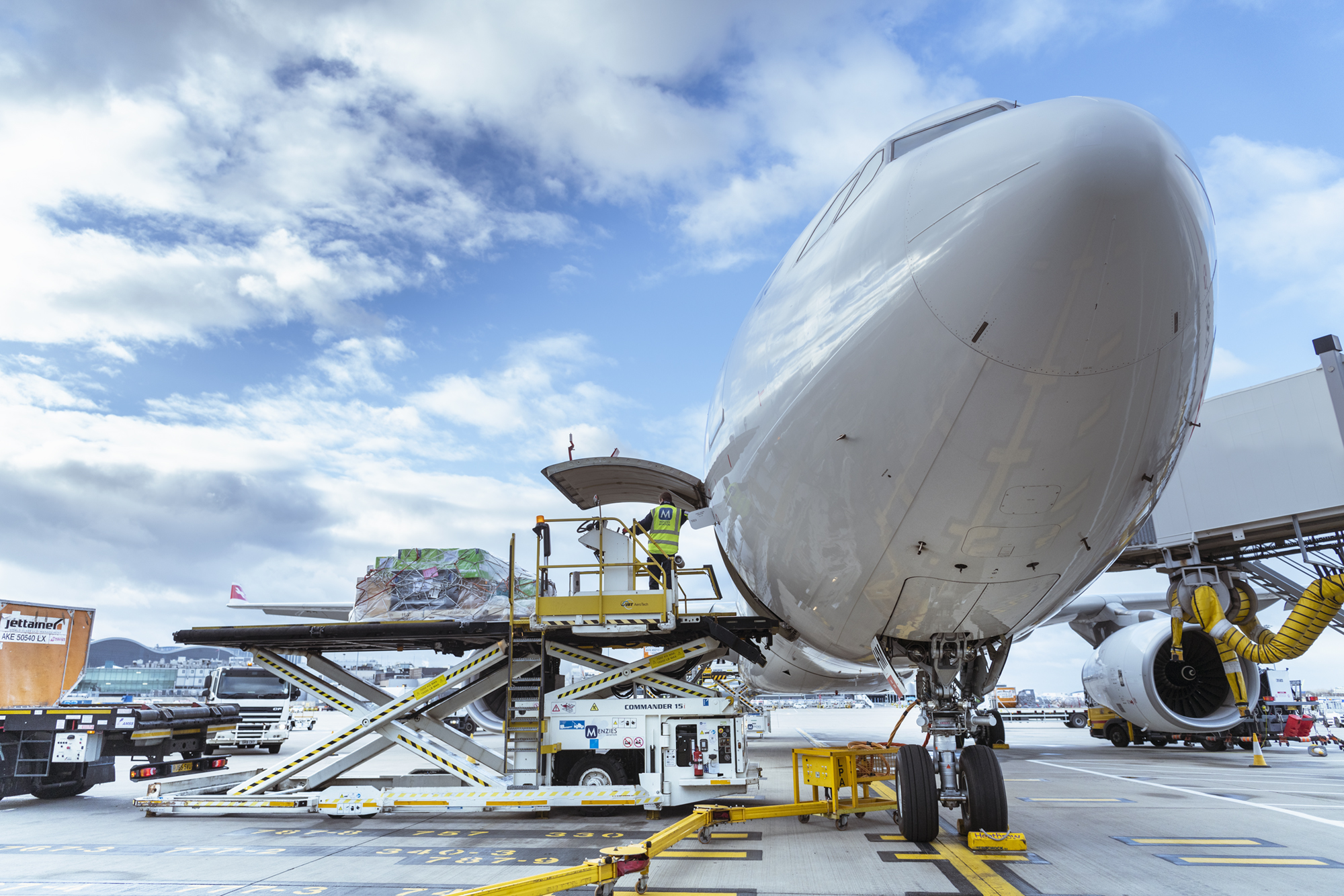 Menzies-Aviation-expands-cargo-business-at-Londons-Heathrow-Airport